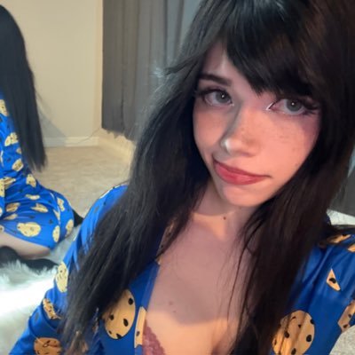 puppiwi_w's profile picture. I cosplay and link in my bio here ⬇️for exclusive content 💦🍆🍑🍑.