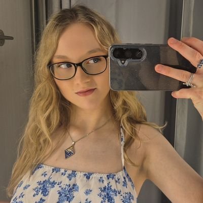itzamberlouise Profile Picture