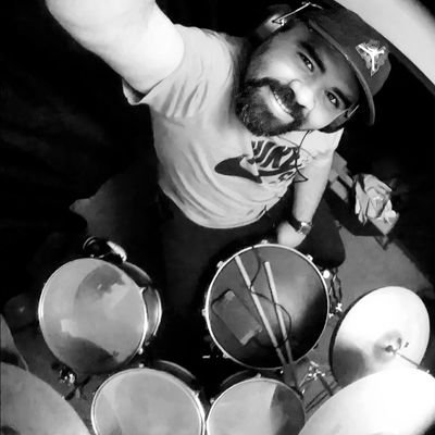 Baterista..
De Boca Y Nada Mas..
Yo Siempre Tomare El Desvio..