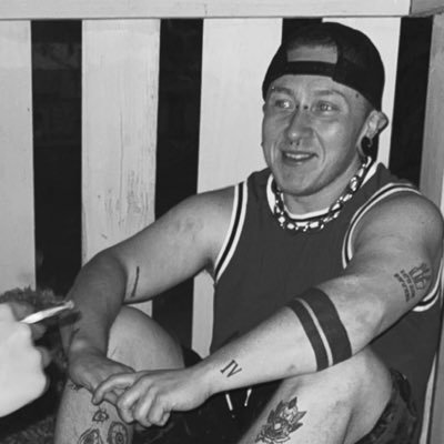 imaryatt_'s profile picture. 28 | Queer | They/He | Emo Elder | Haudenosaunee