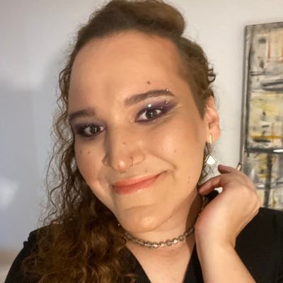 🏳️⚧️ 🏳️🌈 travesti, inimiga do fim. ela. cohost do podcast 23 Mágicas. https://t.co/ym4mwnC1HJ // https://t.co/JeEJOYxTzl // https://t.co/50TmkYy3NK