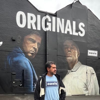 Damianes's profile picture. La mitad de @Pararrayosar.
Me gusta Weezer.