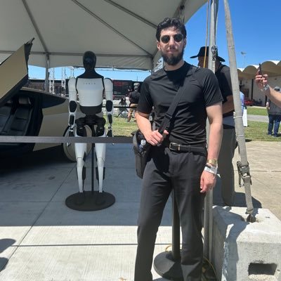mobil_juan's profile picture. Working hard, working out, and educating myself.