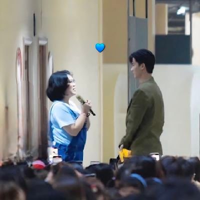 บนโลกนี้มีคนเป็นล้านคน ทุกคนมีเป็นล้านใจ ฉันก็ไม่ใช่ใคร ก็แค่ Ordinary person 💙 💕หลี่หลิงติ่งเงียบเงียบ ติ่งทุกด้อมที่ถูกใจ 🤸🏻♀️