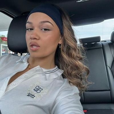 youngskams_'s profile picture. | 💋 

feita de sol e oceano. ☀️