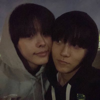 iiizrehtse's profile picture. eu queria mto beijar o anton na boca