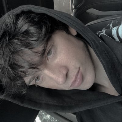 ROXOPOESIA's profile picture. Universitário, motoqueiro e sem paciência.