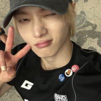 猫 (@sunghobread) 's Twitter Profile