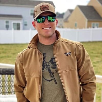 veteran army 🇺🇲🪖
animal hunter 🐂
fitness enthusiast 💪
dog lover🐕