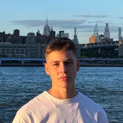 Building from $0 to $10K/month in public Solo founder of @pureresist Documenting the wins, losses, and lessons 📍 Serbia | 🌍 DesignAxe