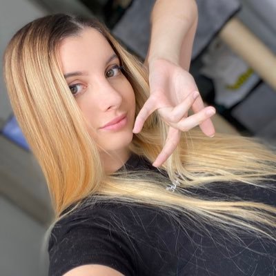 EllineWill90595's profile picture. Am available for hook up baby