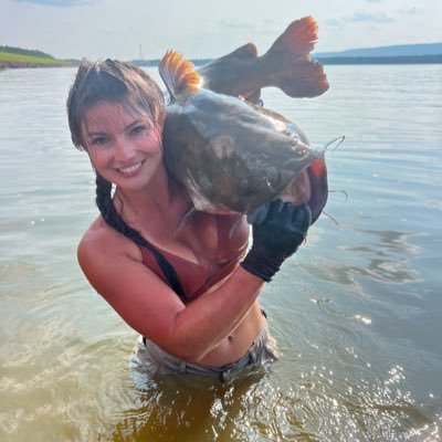 29 “The Catfish Girl” Huntin’ • Fishin’ • Noodlin’ • Bowfishin’ •