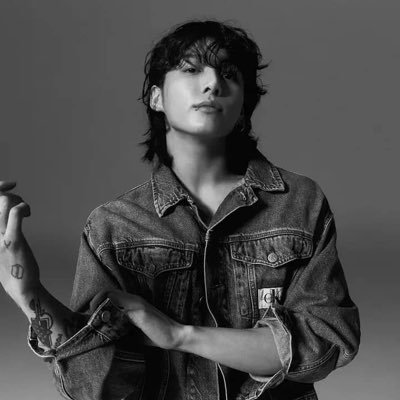 I’m Jungkook from Korean Army and I’m also a musician rapper🇰🇷🎬🎶🎤🎤🎤🎷