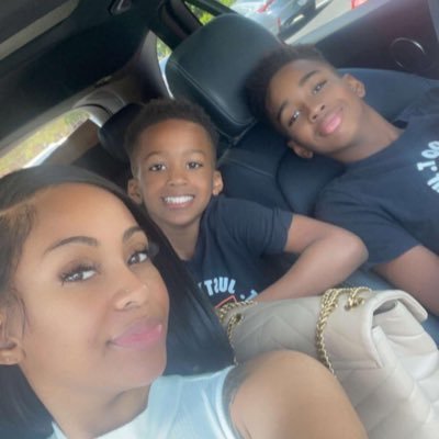 Independent mom of 2 boys 💙 Styling hair, raising kings 👑 & praying for a man who loves Jesus, prays, and provides 🙌💇🏽♀️