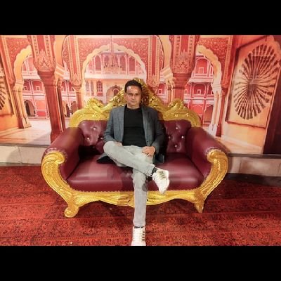 Faiz is an expert in creating all types of poetry and dialogues instantly...शायर हूं पगली शायर पागल ही होते हैं.