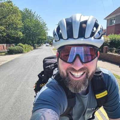 smiling_cyclist's profile picture. 3 years bike commuting and car free! Official rider for Giant UK #ridingmybikemakesmesmile follow me on Instagram and Tik Tok the.smiling.cyclist