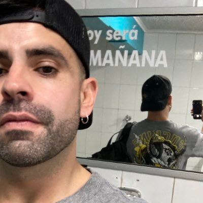 Yo tampoco sé vivir, estoy improvisando. Hincha y socio Nº 471709 de COLO-COLO! 🏁 Intento de Crossfitero. Si tu equipo se fue a la 🅱️ no me hables
