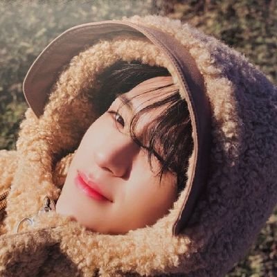 eitayiyi's profile picture. ᰔᩚ  just a soul with messy thoughts & a sky full of stars