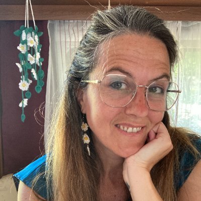 franceclaire13's profile picture. 📖 Auteure indépendante
🌟 Canal de lumière
💫 Chercheuse de l’invisible
👻 Chasseuse de fantômes
😻 Cat-Lover
☕️ What else?
NB : oui ce sont mes vrais prénoms!