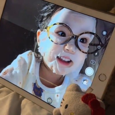 R2ubyscarlet's profile picture. f23