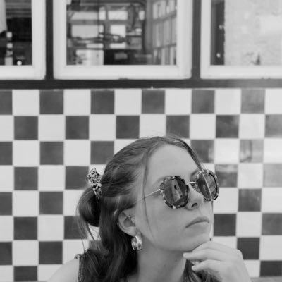 zoeglte's profile picture. jamais trop tard, sauf si je t’ai montré mon âme