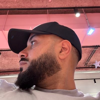 Yassineslr's profile picture. 