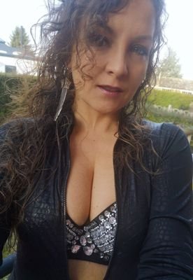 I'm a massage therapy,.. looking for a good hearted man to spend the rest of my life with...💞
