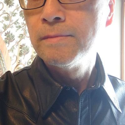 leatherフェチ 革シャツ・革パン・ブーツで美術館、寄席によく行きます。落語は古典も新作も好きです。