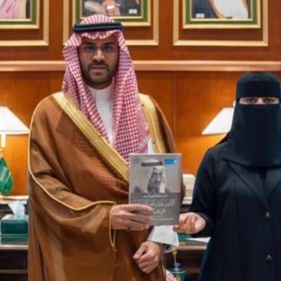ماجستير أدب ونقد، لا زلت تحت جرعة من الطموح، معلمة لغة عربية، أحببتها وأظنها قد أحبّتني😊📕، أعلّمها بفخر لطالبات المرحلة الثانوية في مدارس براعم الابتكار.