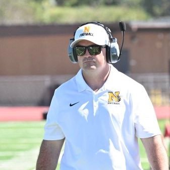 Helping youth & high school athletes dominate on the field through elite speed, strength, and positional training.
🏈 Founder: Coach Joe Simmons | NorCal Based