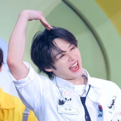 soffioilnaso's profile picture. 18 || INTP || kpop and ts stan