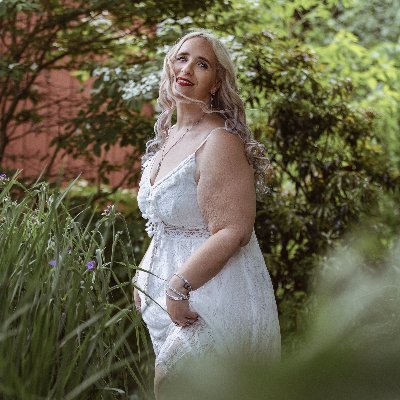(she/her)
Author of The Tales of Iryvalya series💚
The Tales of Iryvalya series are available on Amazon:
https://t.co/0RmUhxCM5F
