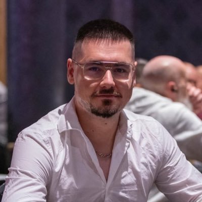 Former #Binance employee
• I speak 🇬🇧🇩🇪🇰🇷🇸🇰🇨🇿🇵🇱
• Singer 🎵 9+ million views on YouTube
• Visited 54 countries