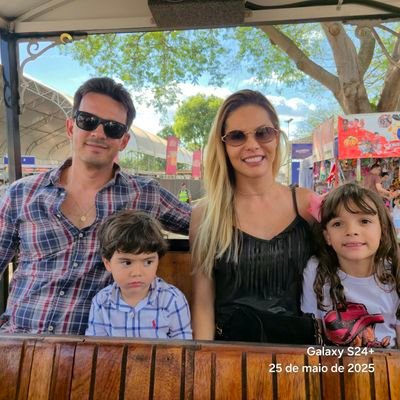 Sócio Diretor N2R Negócios Imobiliários.
Franqueado Cacau Show Leve Supermercado e Atacadao Goiás Norte.