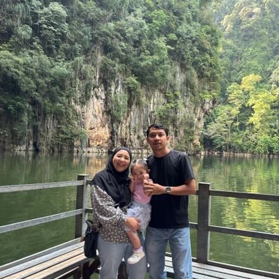 ainasyqin's profile picture. Resilient.