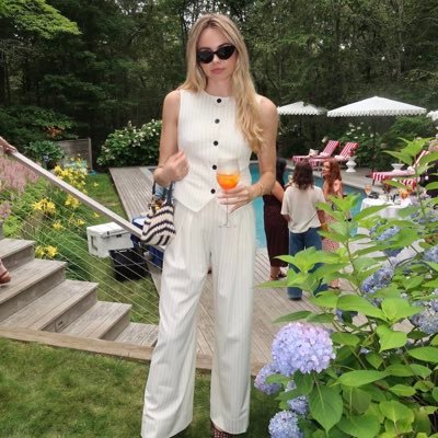 Crypto queen, XRP Investors, Unfiltered, Unapologetic, Unbound,lawyer,Investment Banker,Advisor.