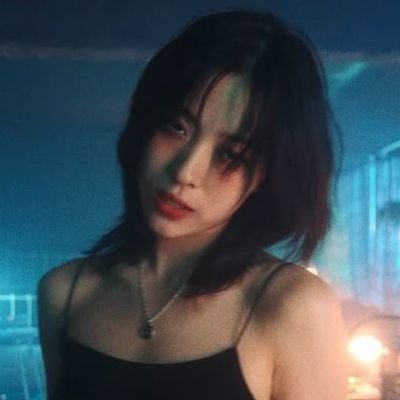 • I really like potatoes.
• Music enthusiast.
• People who play the guitar are so hot.
• I like hyperfixating on things and over-analysing EVERYTHING.
• 18.