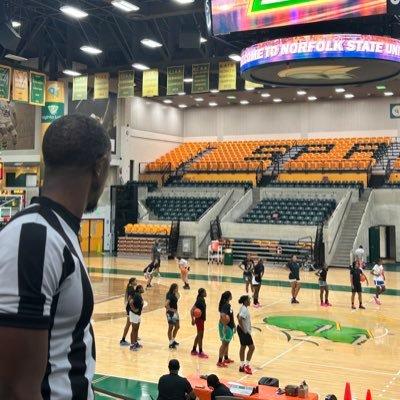 ⚓️ vet. VHSL 🏀 Ref. From Chicago(Chatham). Manager of singer Ashley Brooke Bell. All praise to YHWH. James 1:27. Host of “The Ref’s Call” Bulls podcast. 🤟🏾