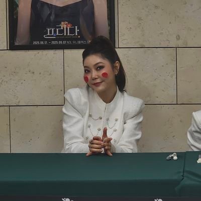 hiheuh984128's profile picture. 뮤덕이 된지 얼마안됬습니다 잘부탁드립니다

본진은 려와젼 오렌지와 딸기 
과일바구니 수집러🍊  🍓