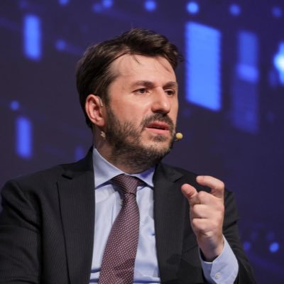 Cumhurbaşkanlığı Yatırım ve Finans Ofisi İletişim Dairesi Başkanı | Head of Communications @investTurkey #FDI | #comms #AI #digitaldiplomacy #edu | Karagümrüklü