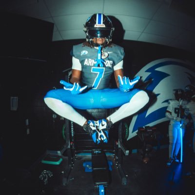 #Athlete @armwoodfootball CO/27 CELL: 813-330-5962 Height-6’2 weigh-200 3.6gpa