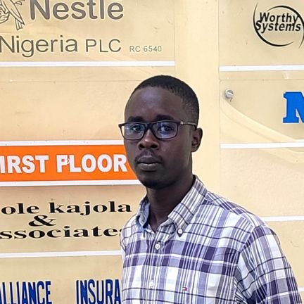 Frontend developer (TailwindCSS and React) | Data analyst (Python and excel)