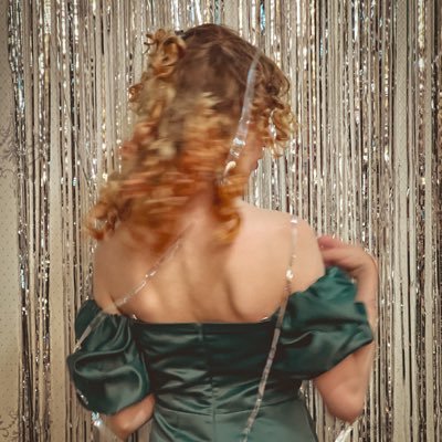 هوا بالای سرم زمین زیر پایم آتش درونم آب اطرافم لاهوت ذات من میشوند