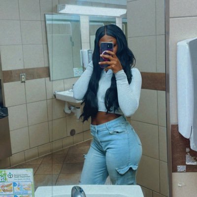 cute face slim waist with a medium size booty 😩🥰NO MEETS!! FaceTimes-$25 ✨20✨Aquarius💧I need a trick!!