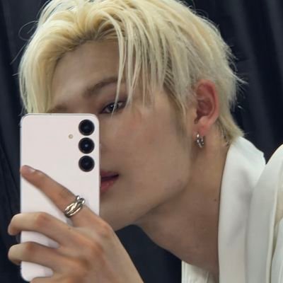 엔하이펜
_ En- love songs ⌗ ‧₊˚ 💭 ot7☆infp☆
my home @enhypen 🫶🏻❤️🩹