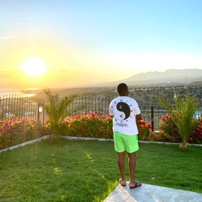 Remember it a bad day not a bad life. FCB💙❤️ CEO mummyisgood homes 🏡 and Apartments.