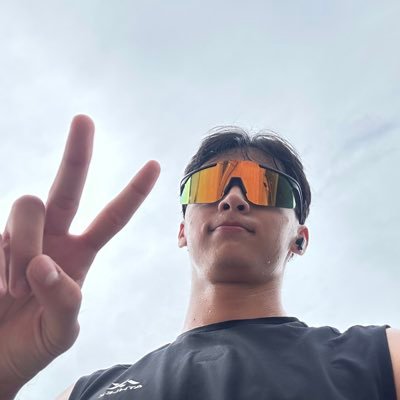 16 y.o. full-stack dev from Kazakhstan. Founder of https://t.co/FlZ36yJEXG — create AI-generated videos in clicks. React, FastAPI, PostgreSQL, OpenAI, Docker, Azure.