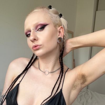 She/Her 🍄 24 y/o British CamGirl 💦Squirting Pro💦 ⛓BDSM enthusiast⛓ Switchy Sadomasochist ✨ NO DMs - check the link for serious enquiries ⬇️