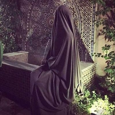 رهبـرم تنـها نیسـت ؛
ملّـت امـام حُـسِـیـن در کـنار اوسـت ...