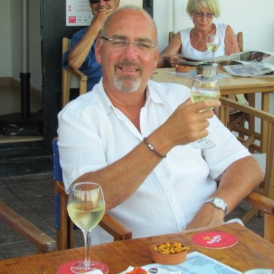 Decent fella just trying to survive in this crazy world;a big football fan;a life-long DCFC fan,love my wife Bronwen,to bits
